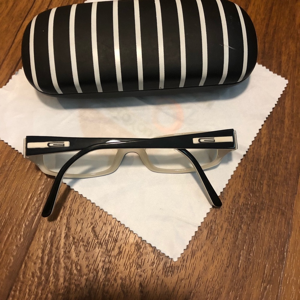 Guess glasses